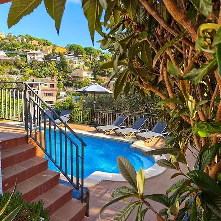 Pinzon, Gezellige Familievilla Met Groot Zwembad.