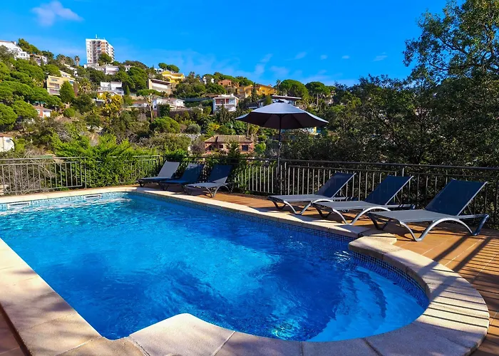 Pinzon, Gezellige Familievilla Met Groot Zwembad.