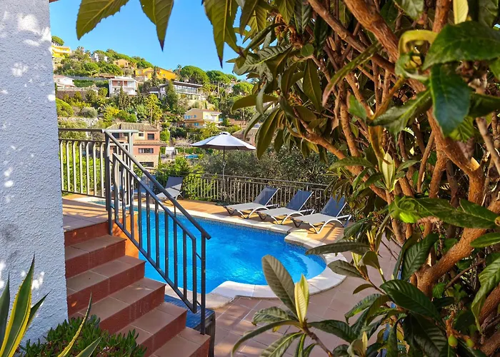 Pinzon, Gezellige Familievilla Met Groot Zwembad.