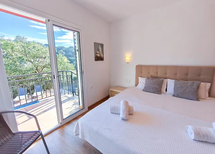 Pinzon, Gezellige Familievilla Met Groot Zwembad. Apartment